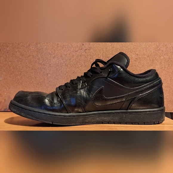 Nike Air Jordan 1 Low - Picture 2 of 6